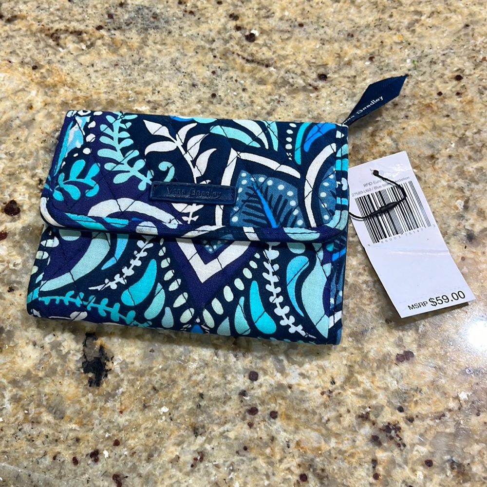 Vera Bradley, RFID euro wallet BLUE ISLAND MEDALLION